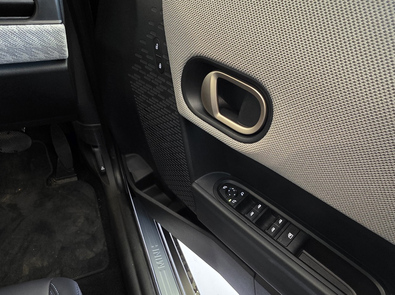 MINI Cooper S 5dr Favoured Spec