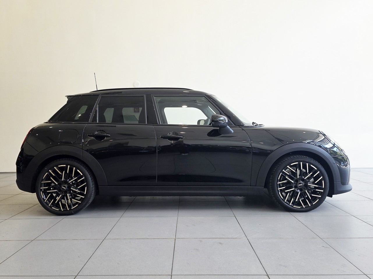 MINI Cooper S 5dr Favoured Spec