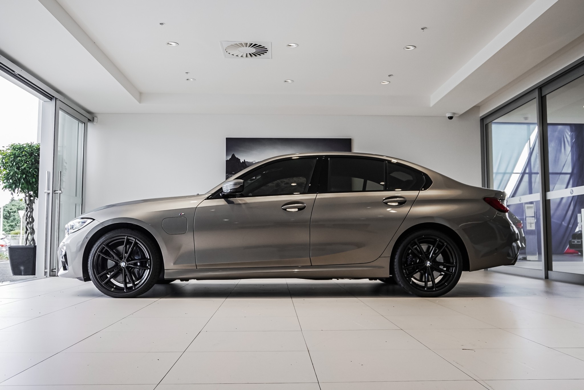 BMW 330e Sedan M-Sport