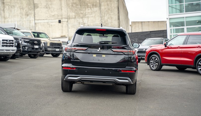 2026 Mitsubishi Outlander 4