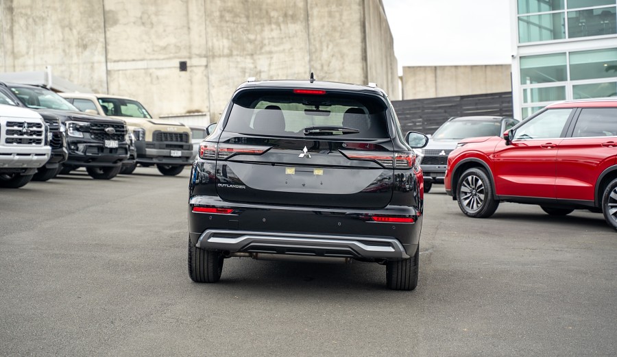 2026 Mitsubishi Outlander 4