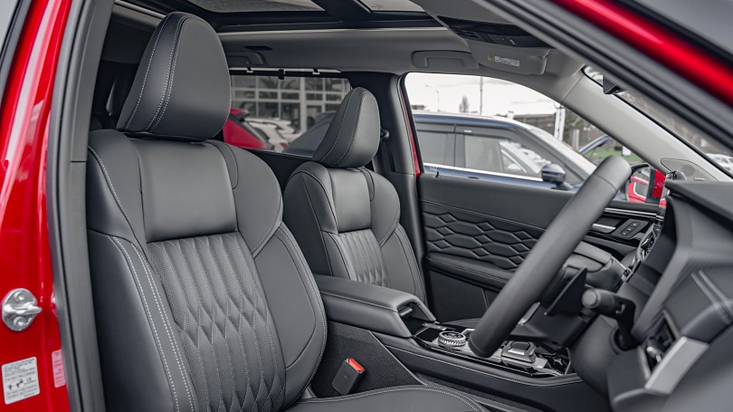 2026 Mitsubishi Outlander 8