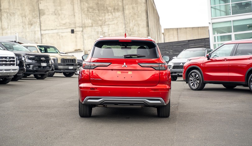 2026 Mitsubishi Outlander 4