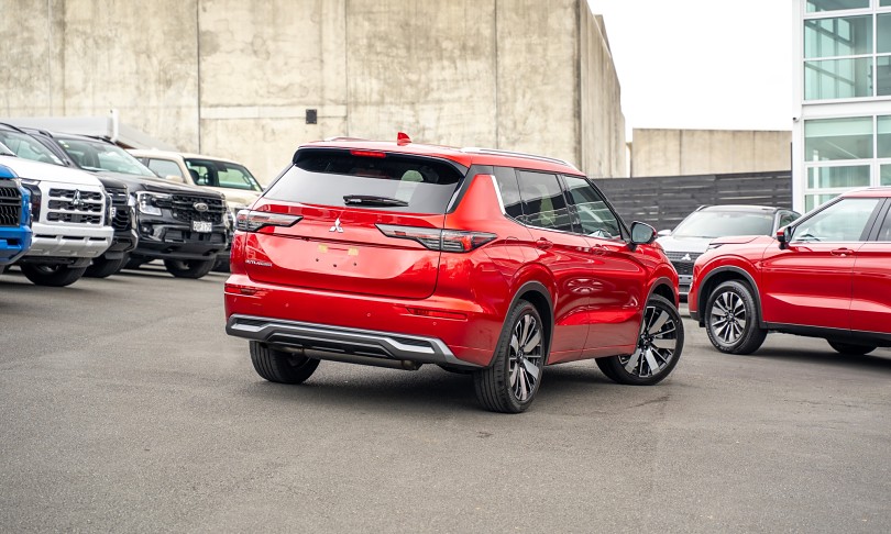 2026 Mitsubishi Outlander 2