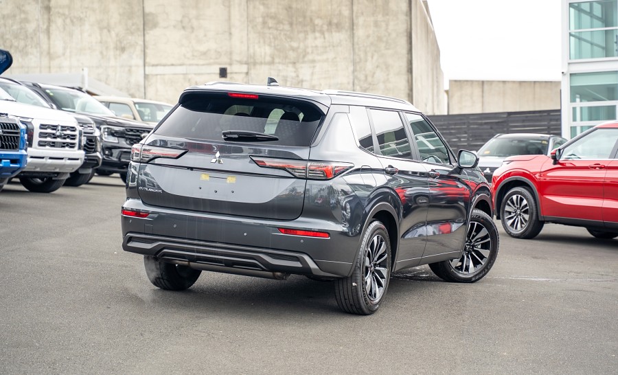 2026 Mitsubishi Outlander 2