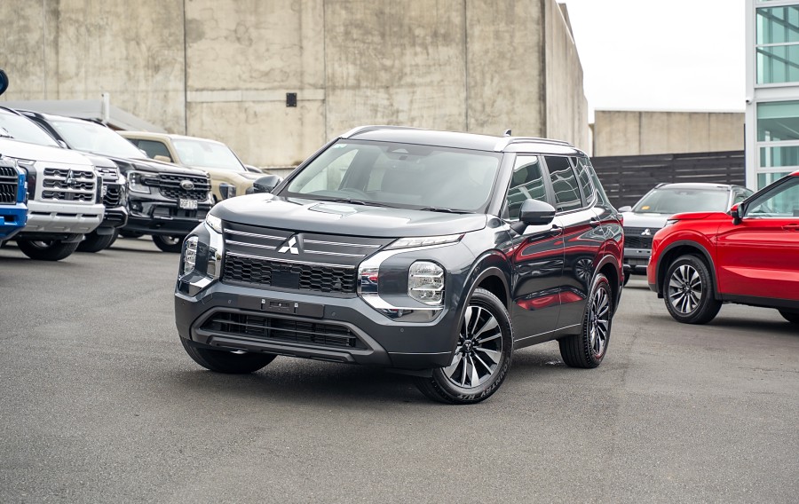 2026 Mitsubishi Outlander 1