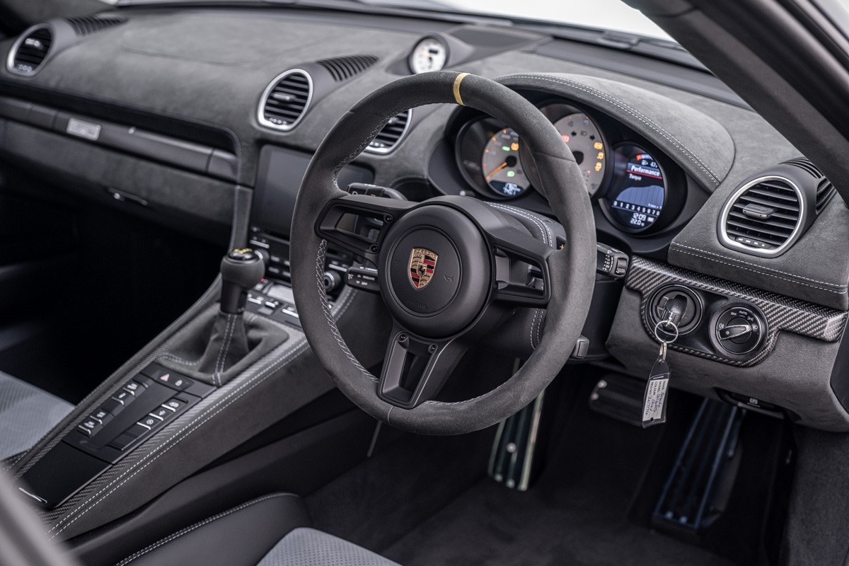 Porsche 718 GT4 RS (982) Weissach Package
