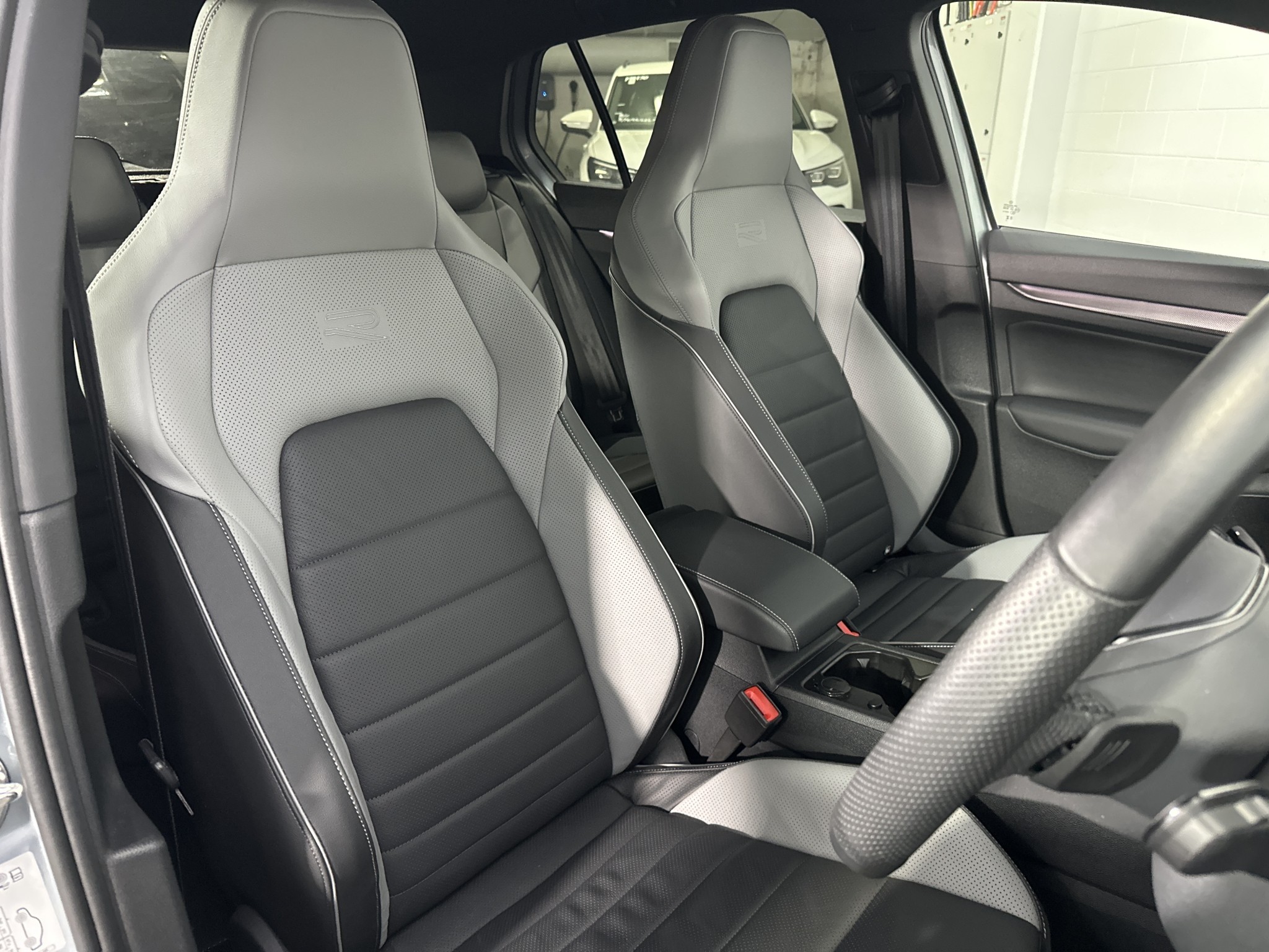 Volkswagen Golf 8.5 R-LINE