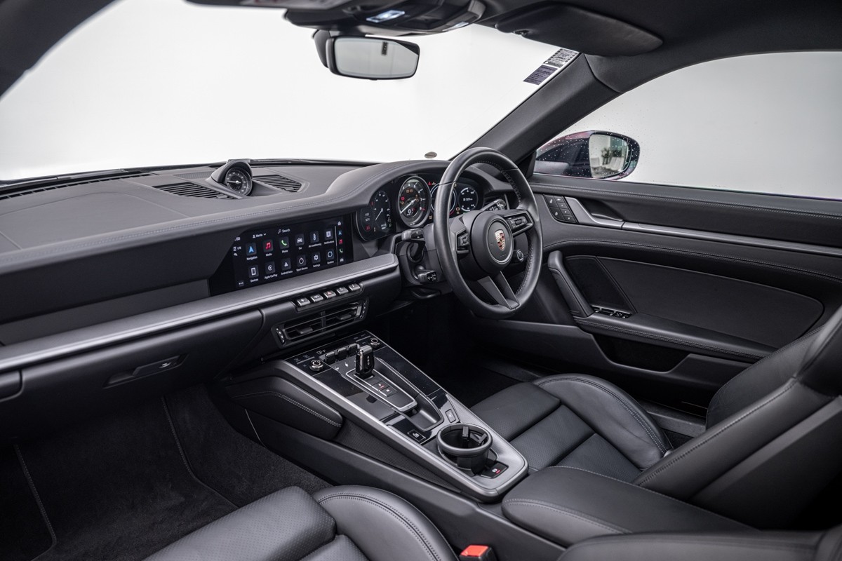 Porsche 911 Carrera S (992)
