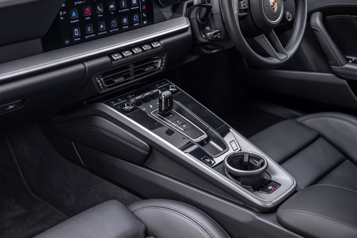 Porsche 911 Carrera S (992)