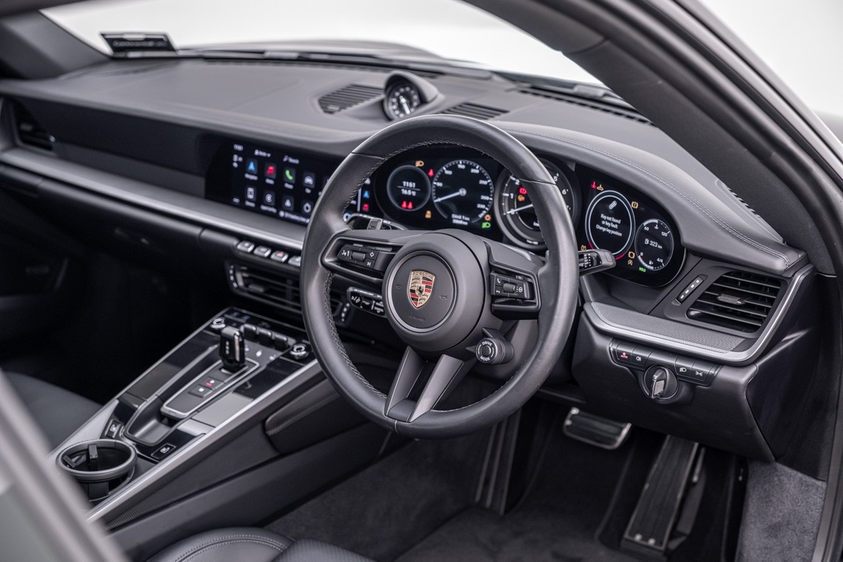 Porsche 911 Carrera S (992)