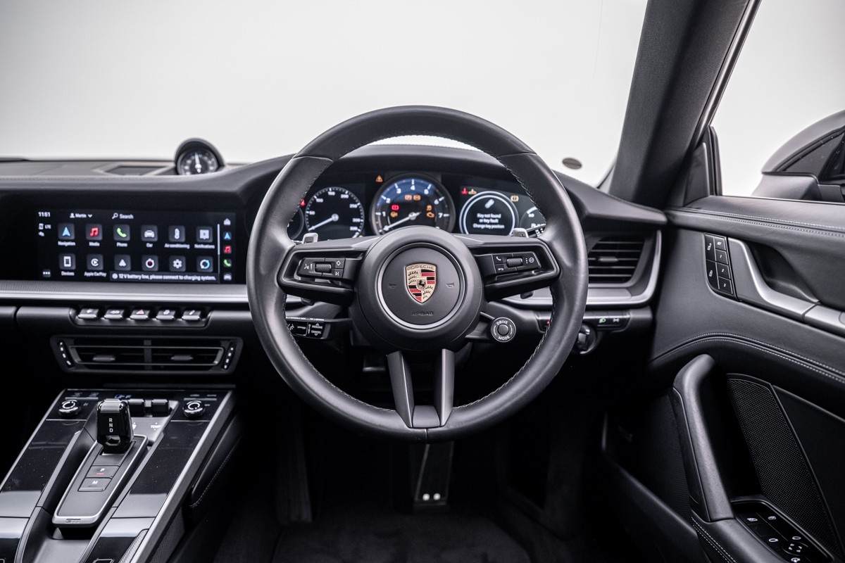 Porsche 911 Carrera S (992)