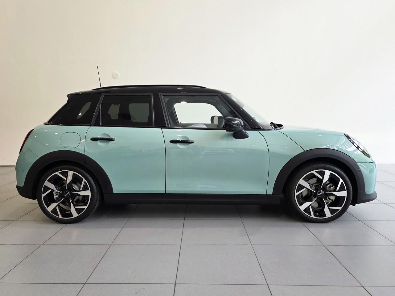 MINI Cooper C Favoured Spec 5dr