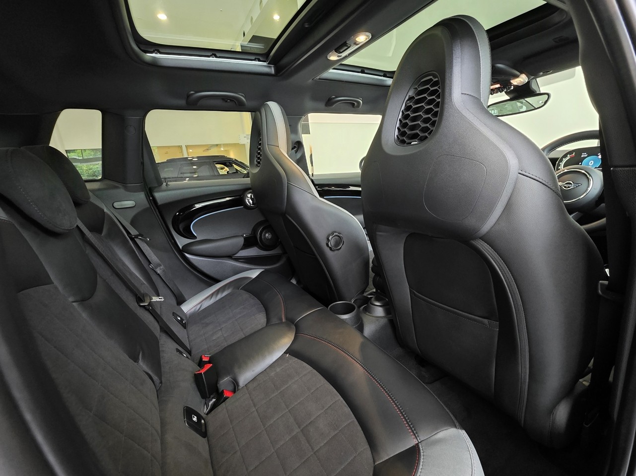 MINI Cooper S 5-Dr Hatch JCW Sport