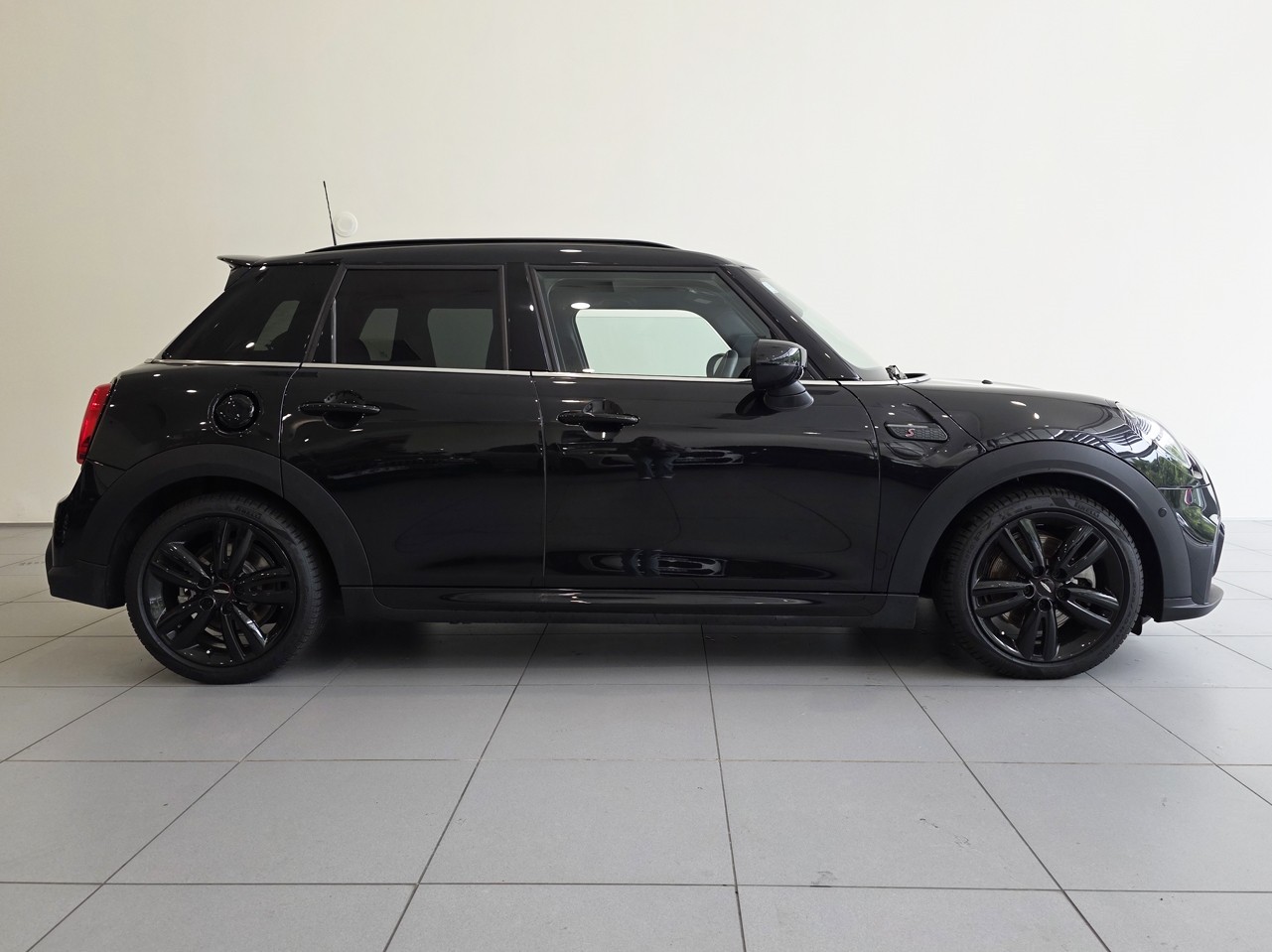 MINI Cooper S 5-Dr Hatch JCW Sport