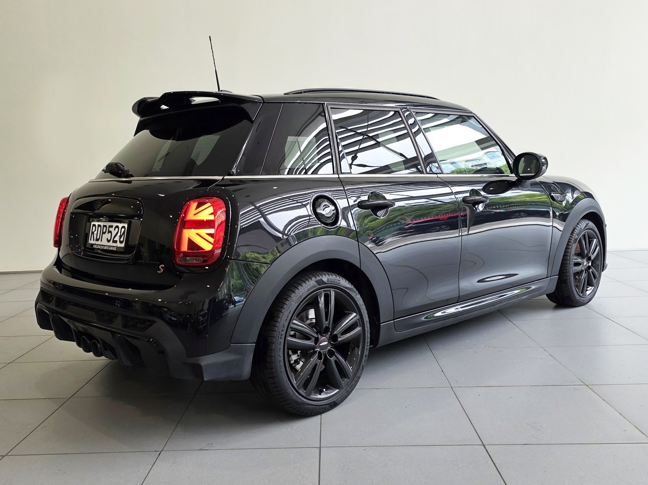MINI Cooper S 5-Dr Hatch JCW Sport