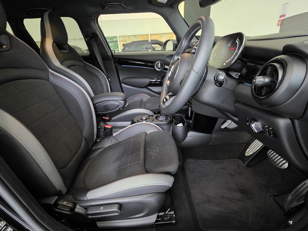 MINI Cooper S 5-Dr Hatch JCW Sport