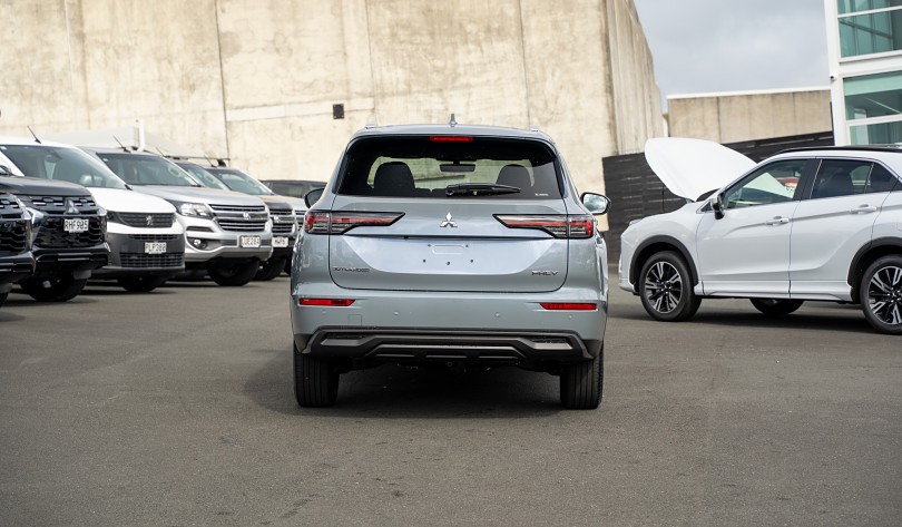 2025 Mitsubishi Outlander 4