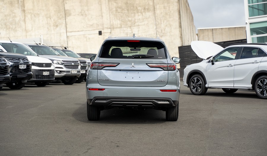 2025 Mitsubishi Outlander 4