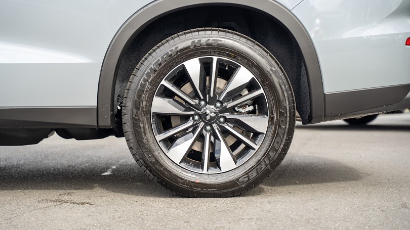 2025 Mitsubishi Outlander 7