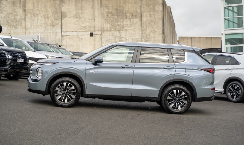 2025 Mitsubishi Outlander 5