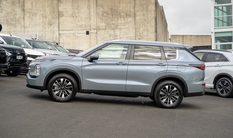 2025 Mitsubishi Outlander 5