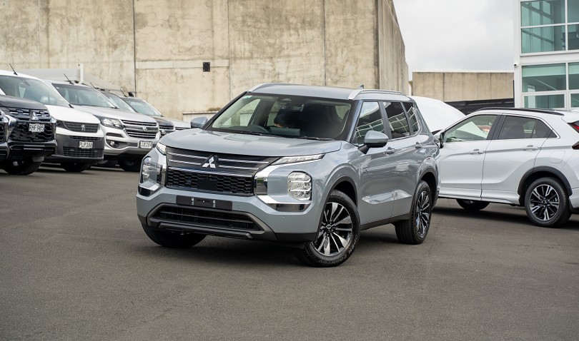 2025 Mitsubishi Outlander 1