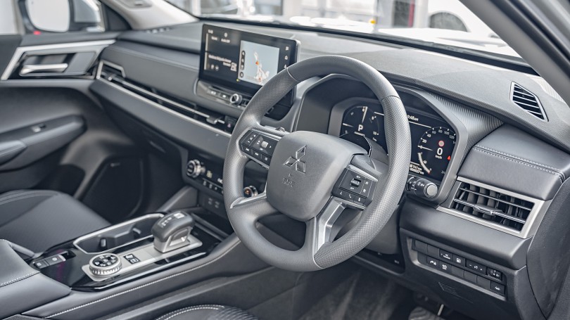 2025 Mitsubishi Outlander 9