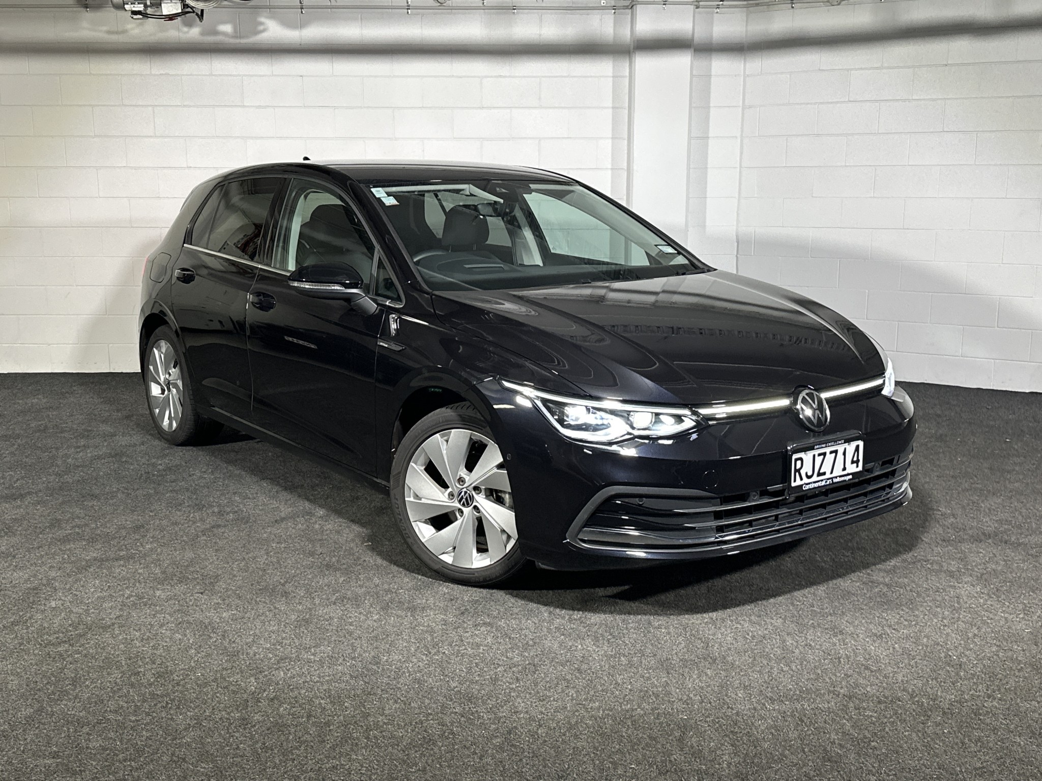 Volkswagen Golf E-TSi Style