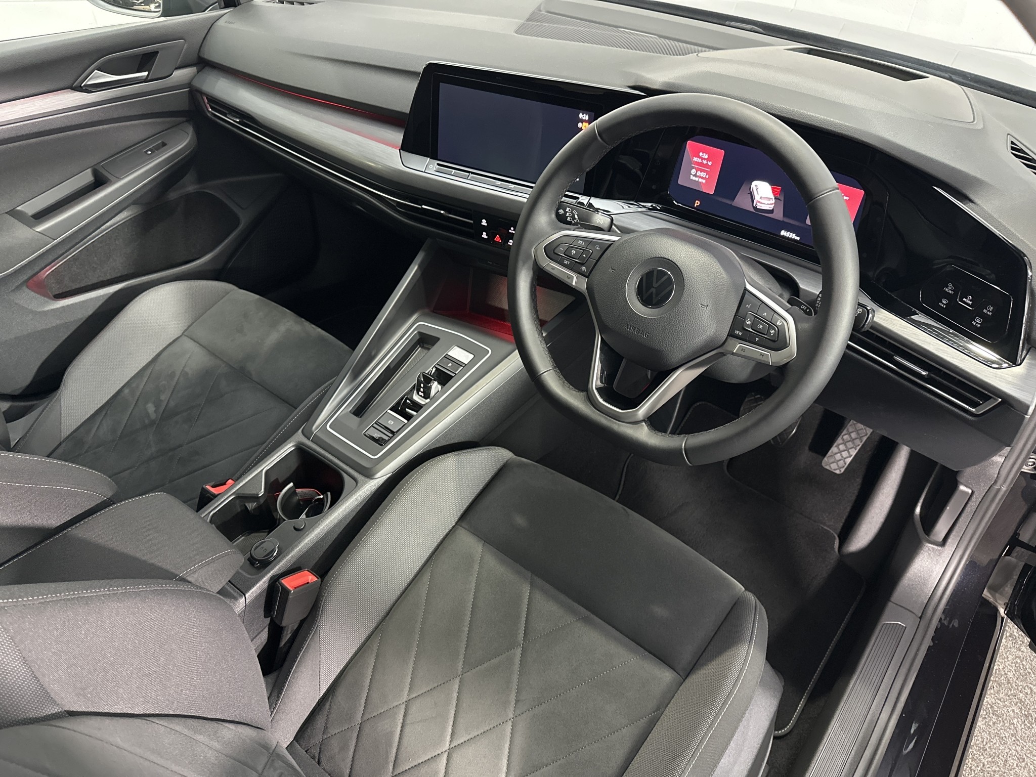 Volkswagen Golf E-TSi Style