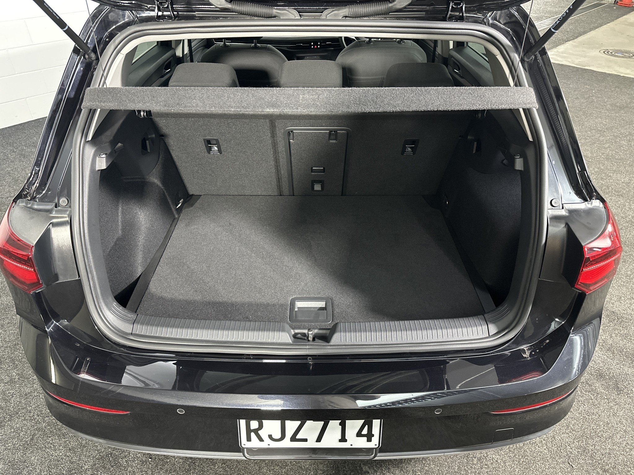 Volkswagen Golf E-TSi Style