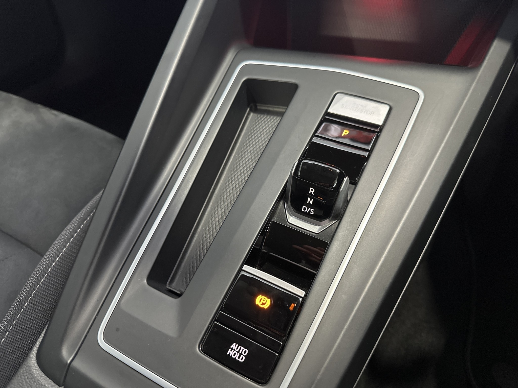 Volkswagen Golf E-TSi Style