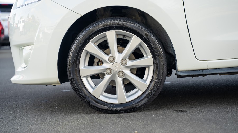 2015 Mitsubishi Mirage 6