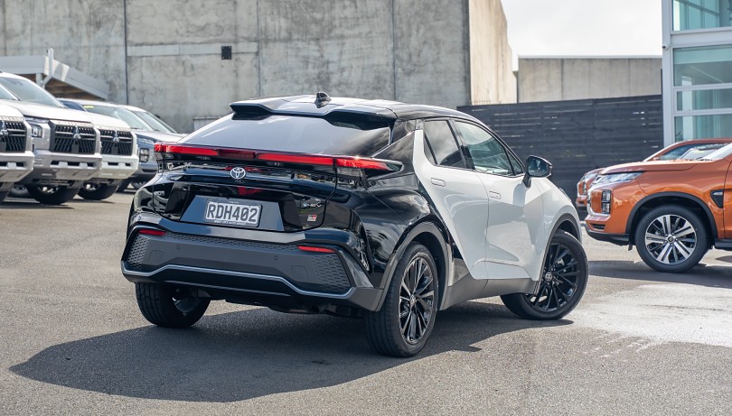 2025 Toyota C-HR 2