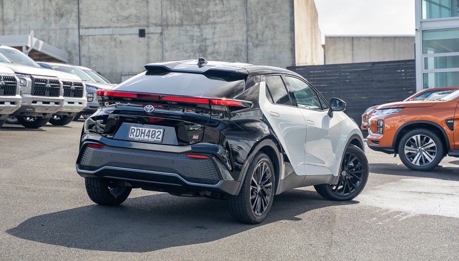 2025 Toyota C-HR 2