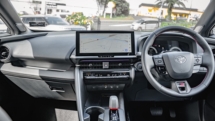 2025 Toyota C-HR 10