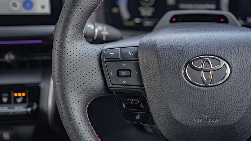 2025 Toyota C-HR 13