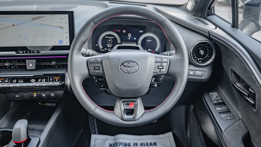 2025 Toyota C-HR 11