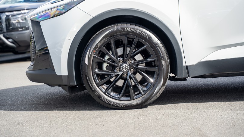2025 Toyota C-HR 6