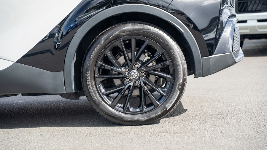 2025 Toyota C-HR 7