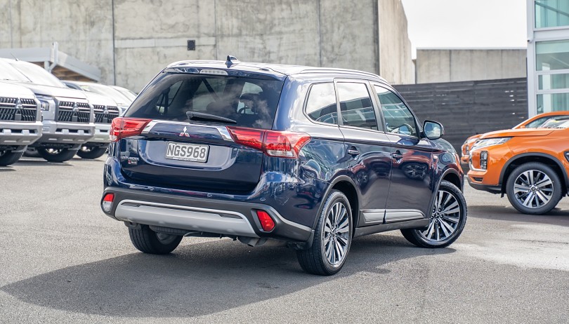 2021 Mitsubishi Outlander 2