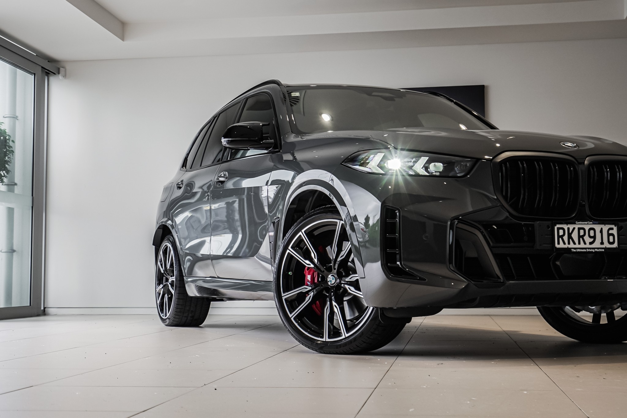 BMW X5 M60i