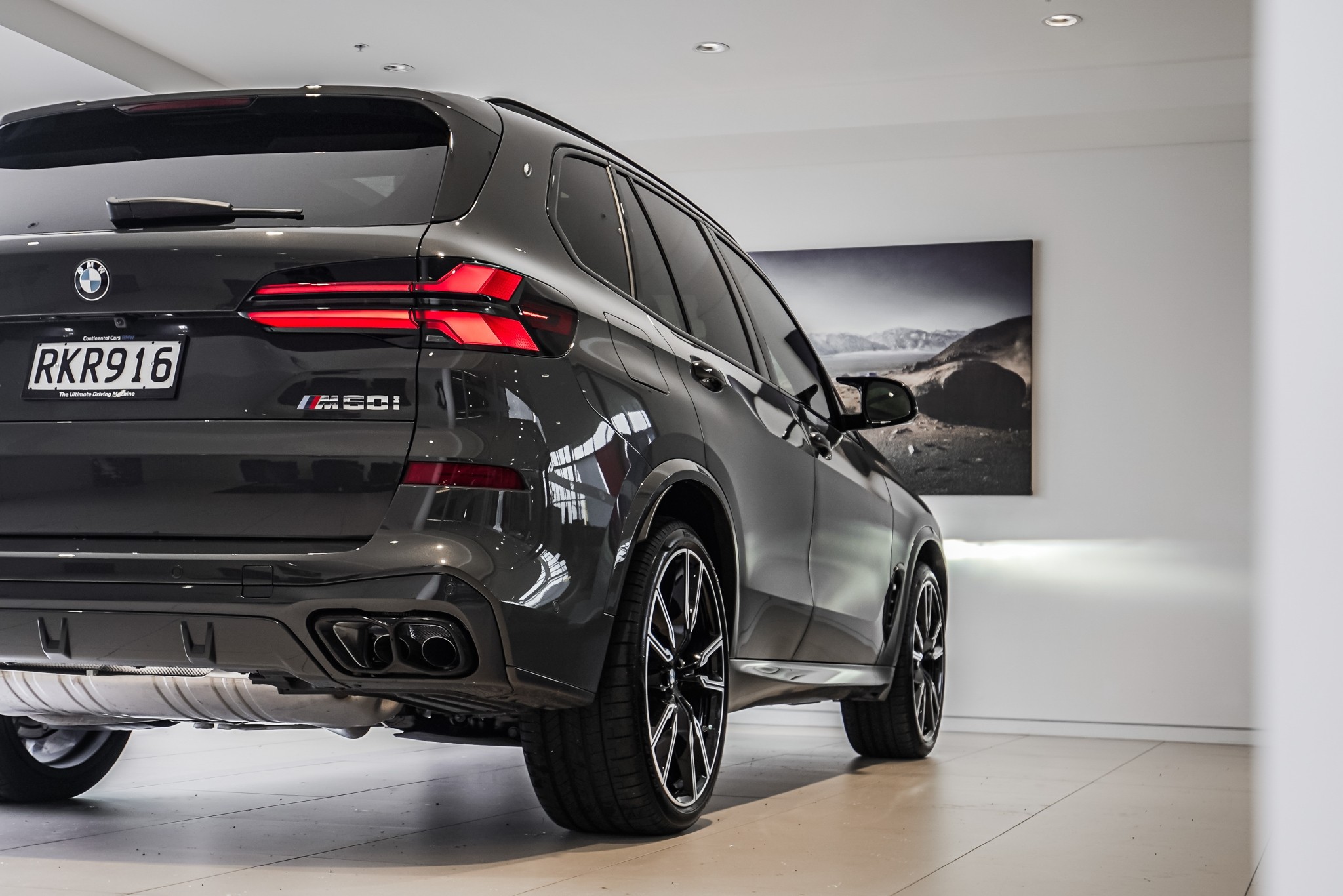 BMW X5 M60i