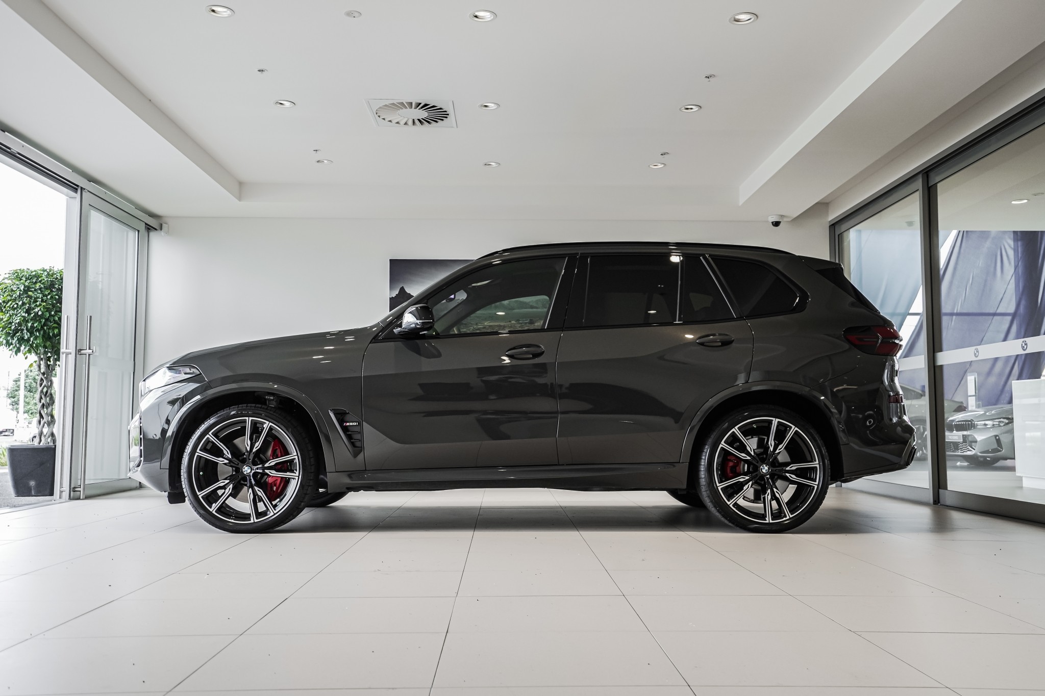BMW X5 M60i