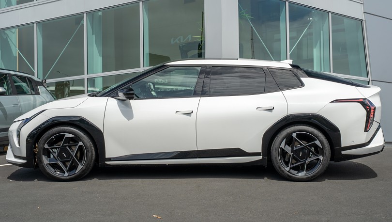 2025 Kia EV4 5