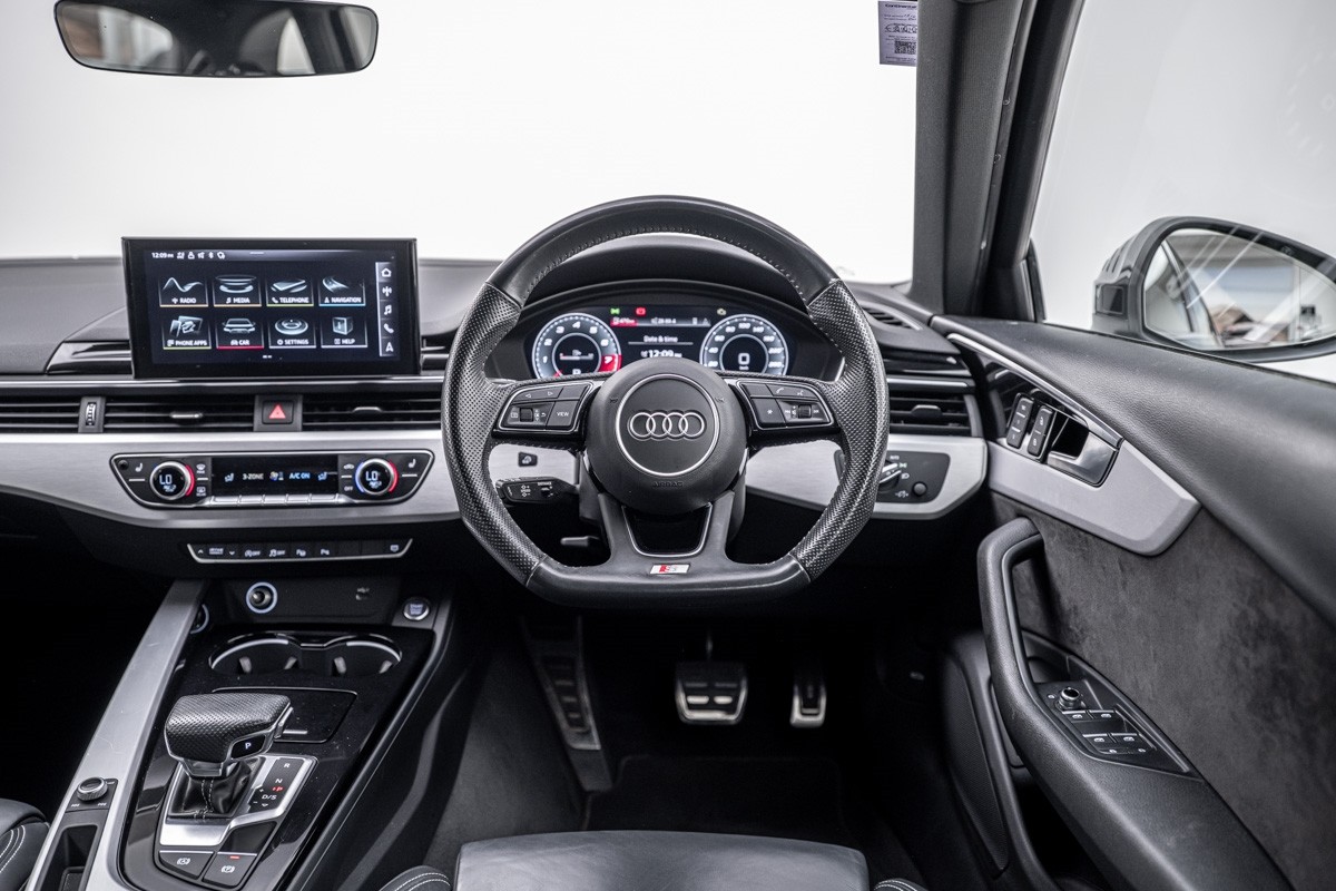 Audi A4 AVANT 2.0 TFSI QUATTRO S-LINE