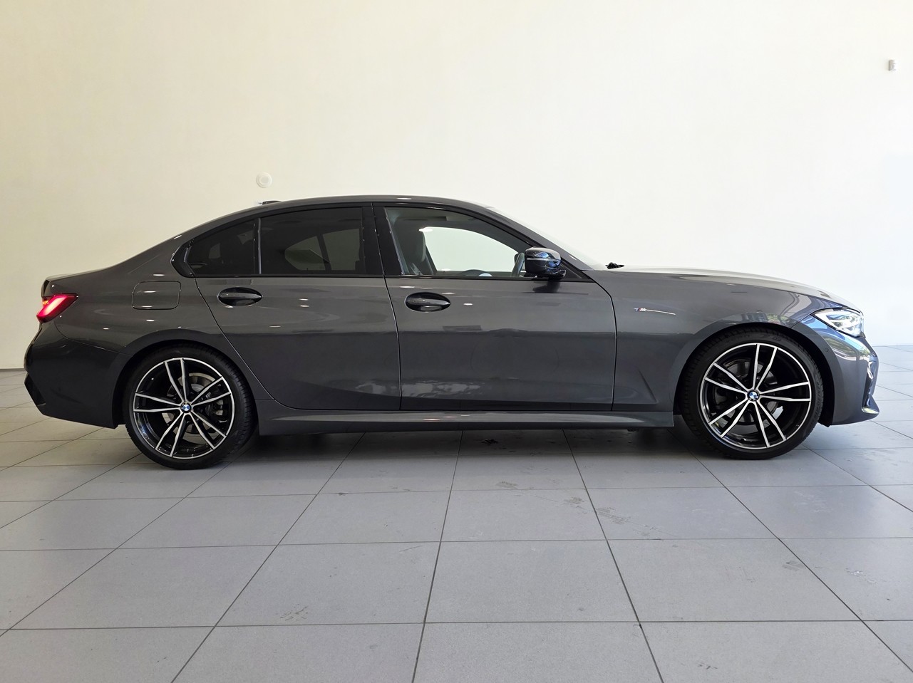 BMW 320i Sedan M-Sport