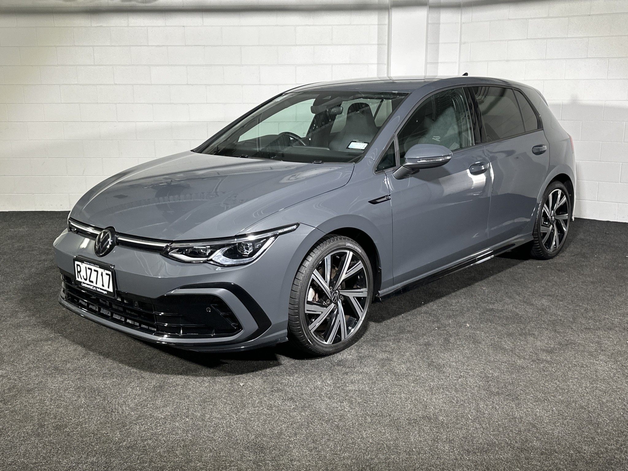 Volkswagen Golf E-TSI R-Line