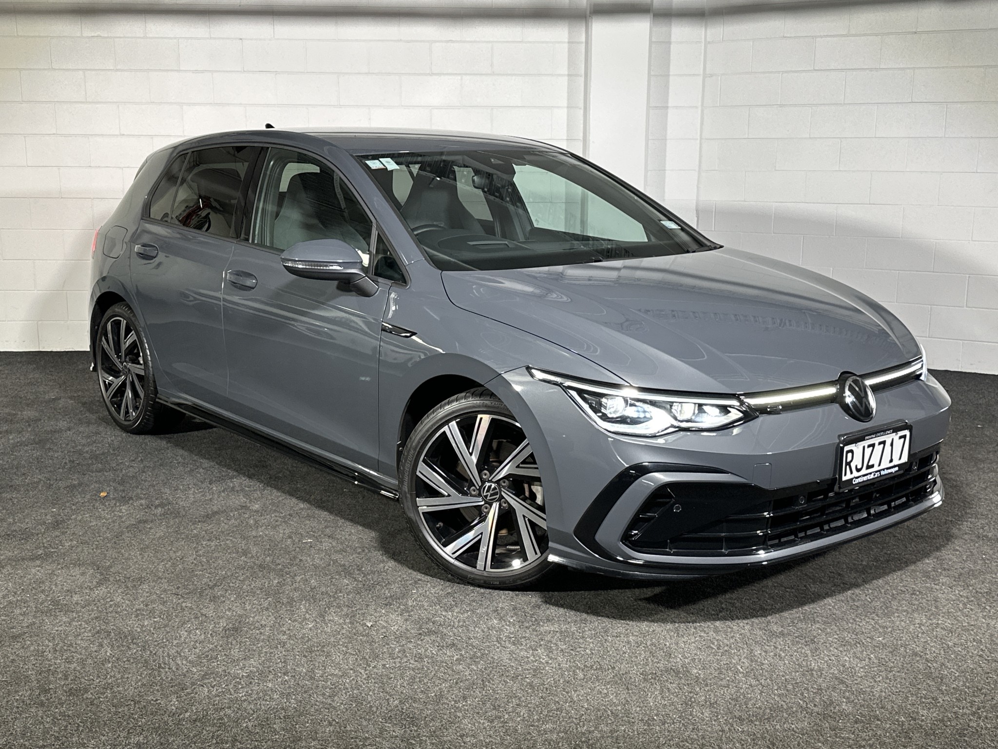 Volkswagen Golf E-TSI R-Line