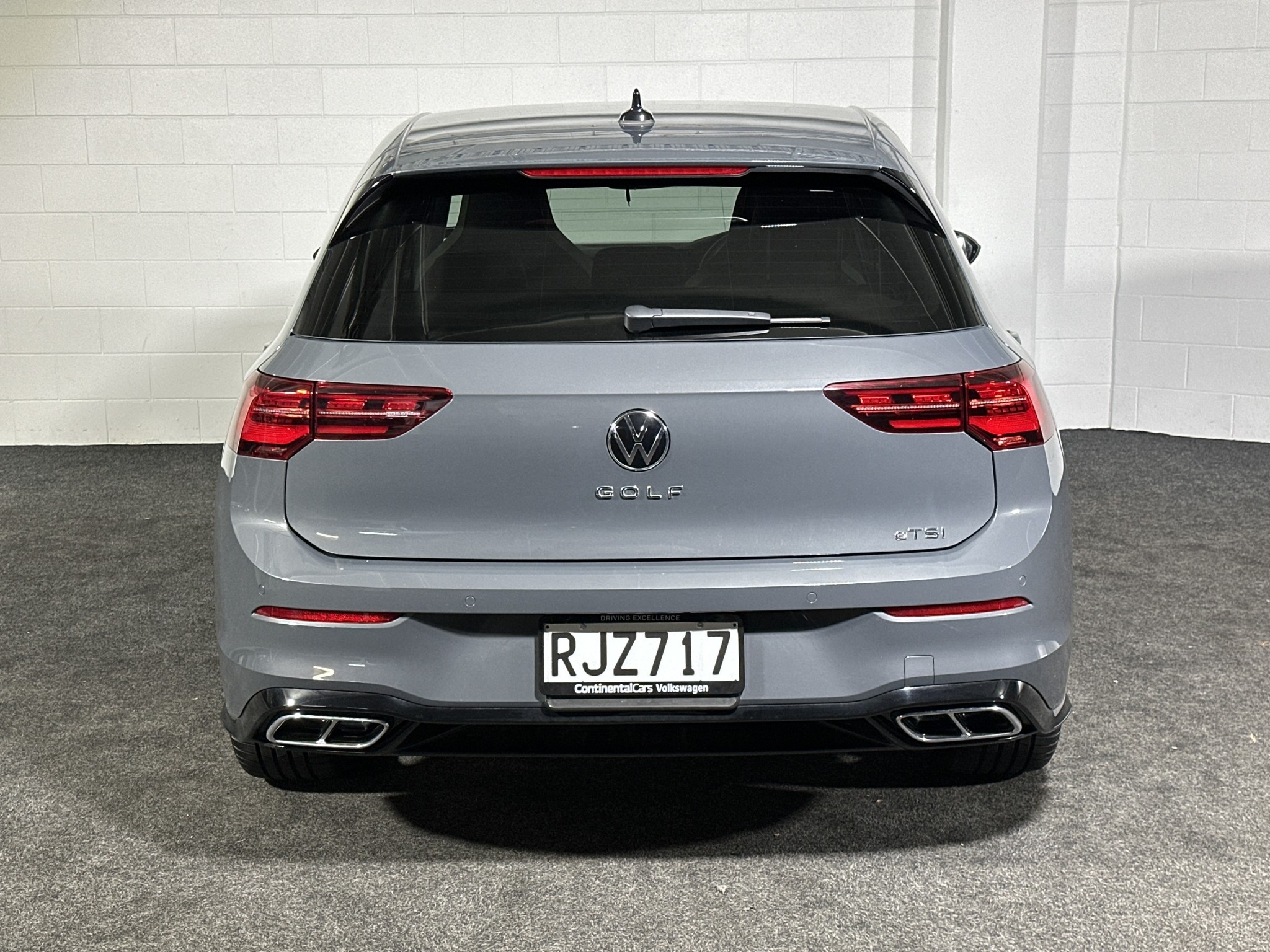 Volkswagen Golf E-TSI R-Line